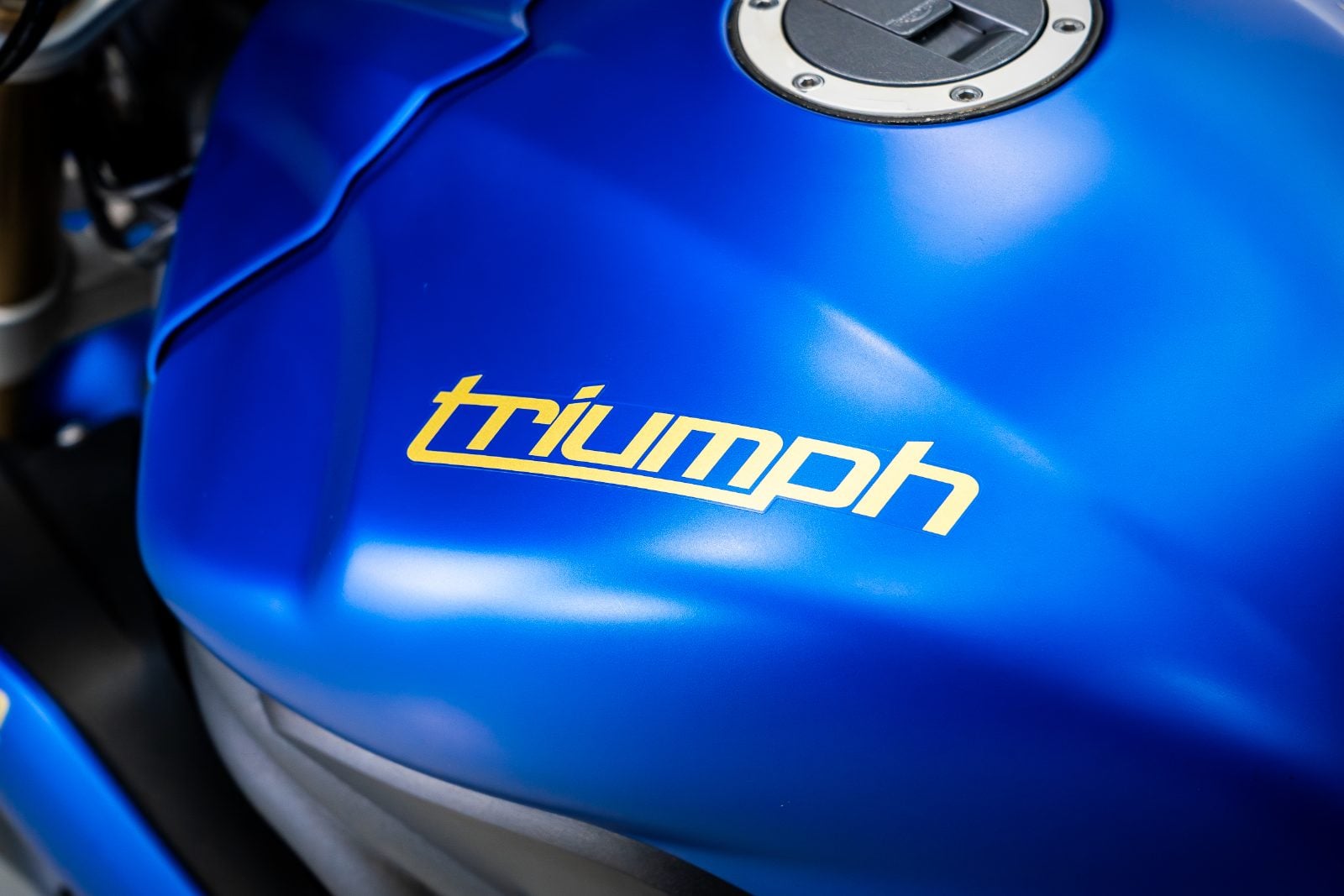 2014 Triumph Speed Triple 1050 ABS in Satin Blue - Triumph tank decal
