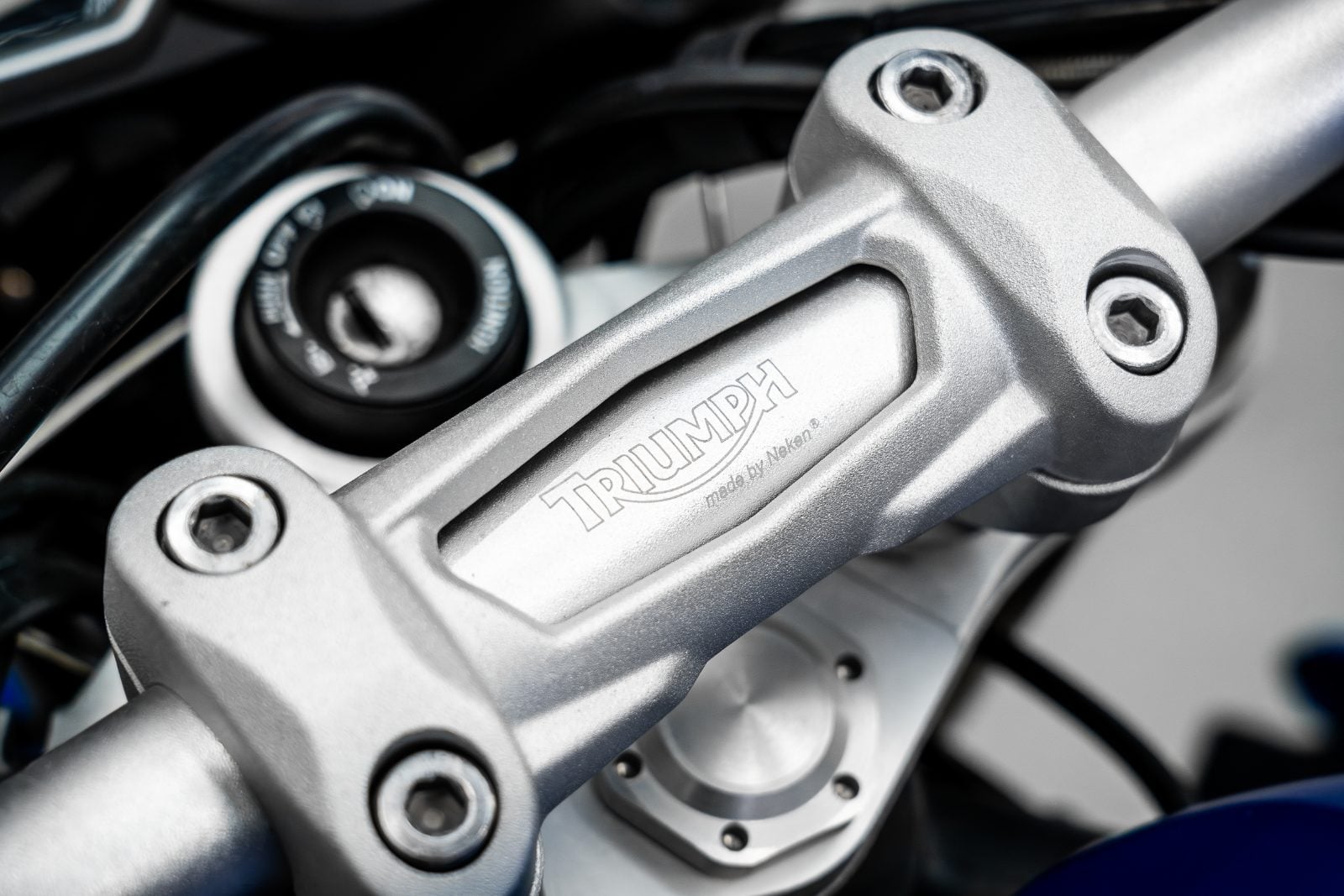 2014 Triumph Speed Triple 1050 ABS in Satin Blue - handlebar riser detail
