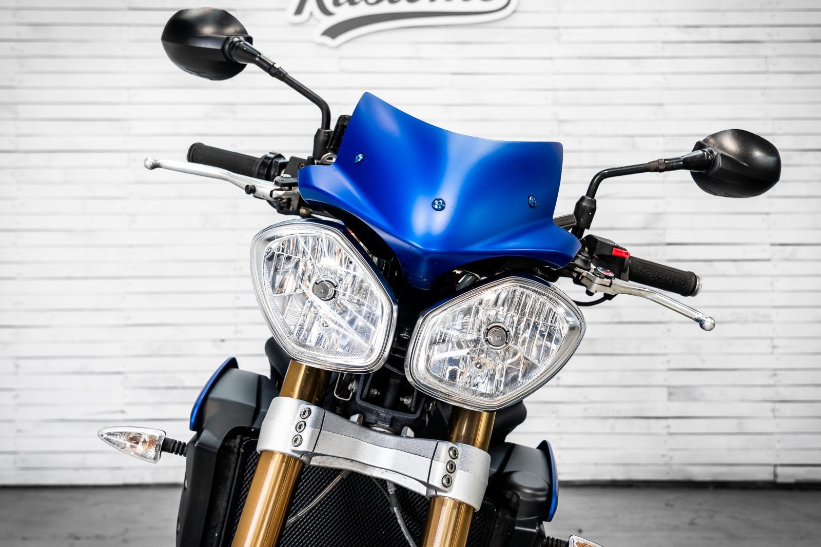 2014 Triumph Speed Triple 1050 ABS in Satin Blue - head-on front view