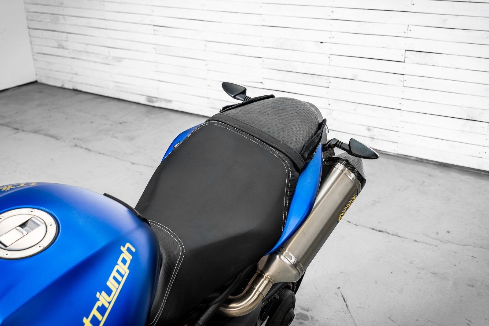 2014 Triumph Speed Triple 1050 ABS in Satin Blue - seat top view