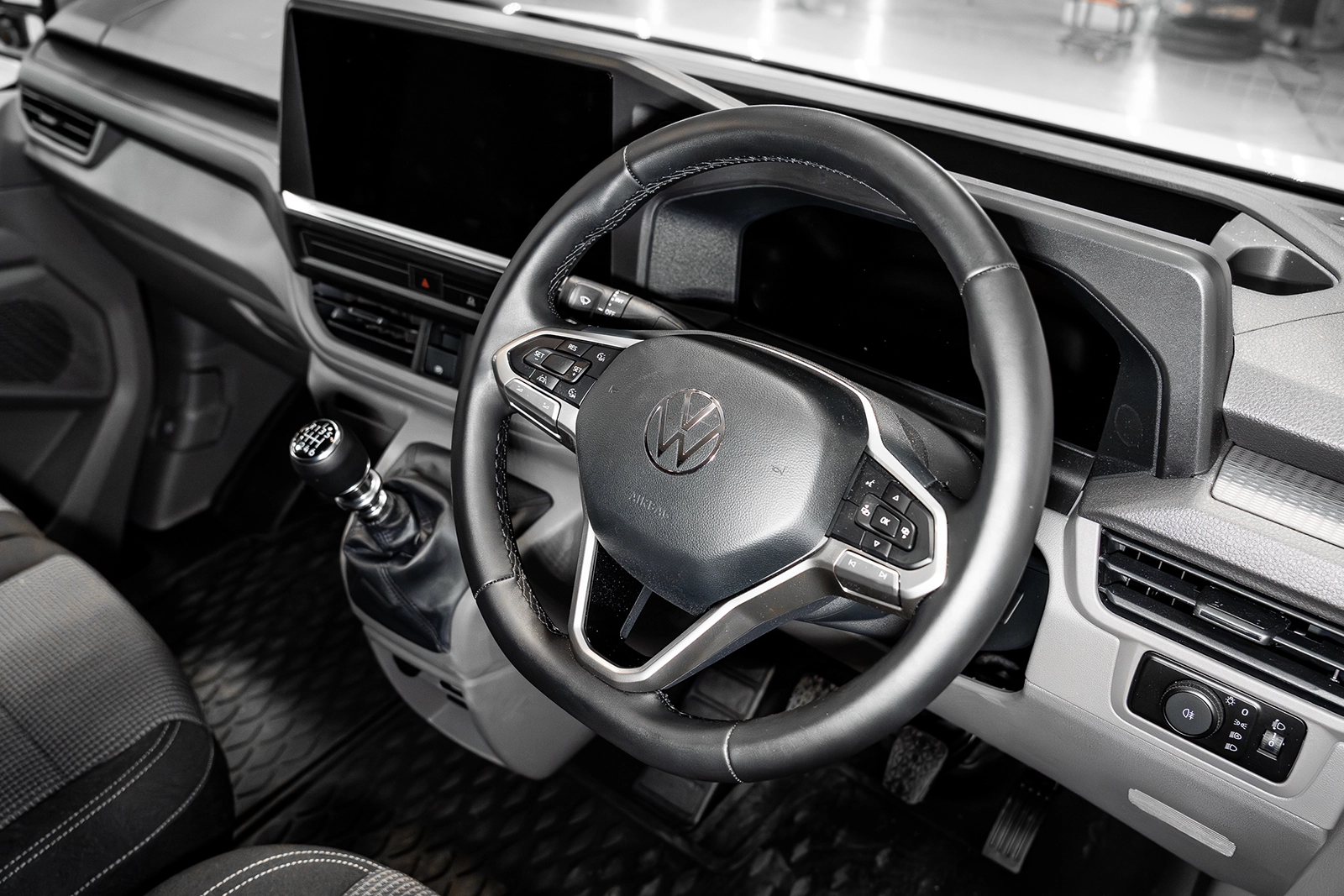 2026 Volkswagen Transporter T28 Panel Van - Image 44