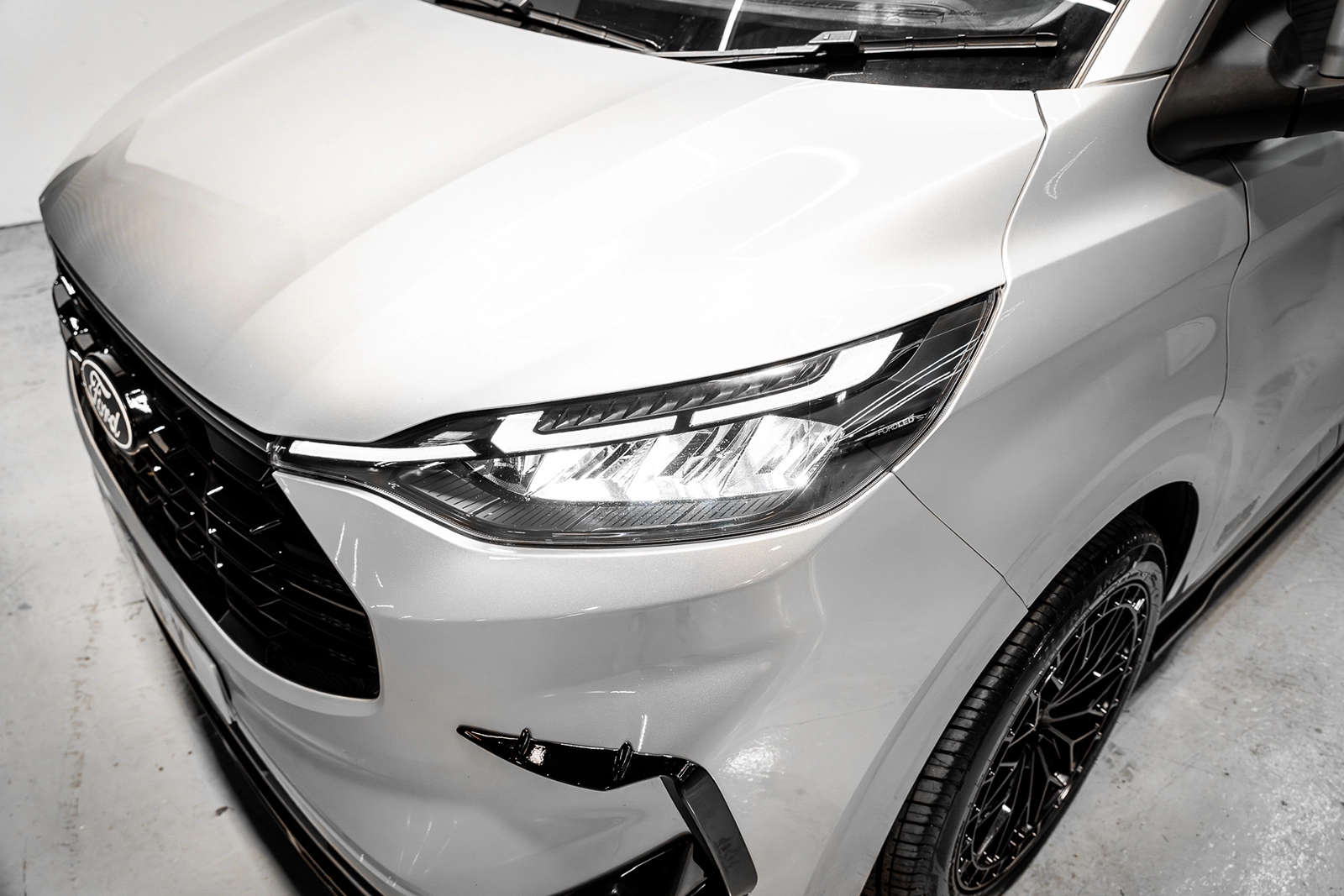 2024 Ford Transit Custom - Image 3