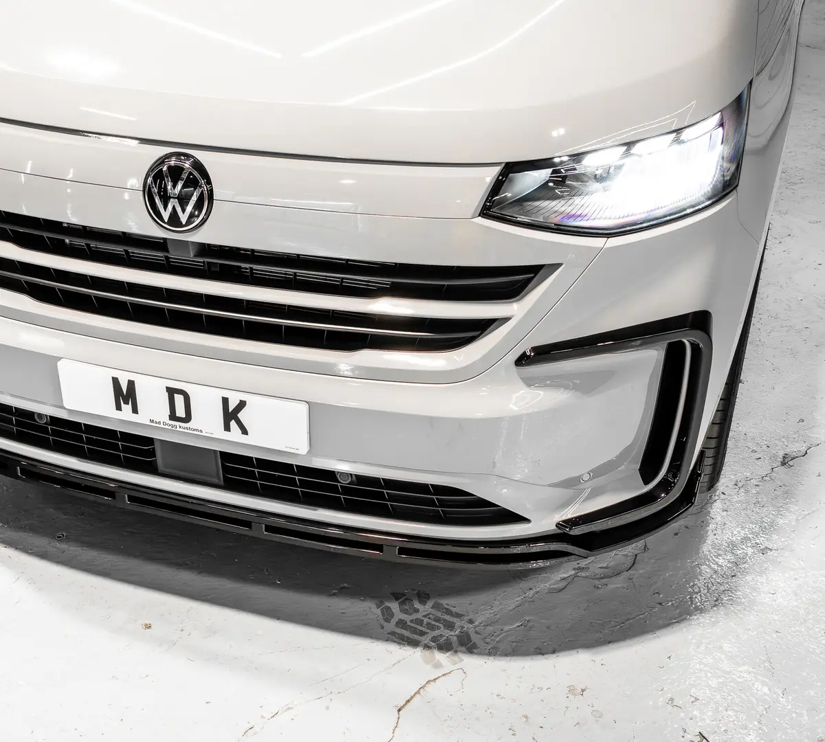 White VW Transporter T7 with front splitter